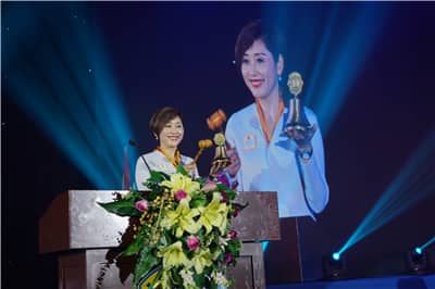 再攀高峰　服务未来 ——深圳狮子会2016-2017年度致敬会暨2017-2018年度就职典礼隆重举行