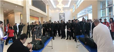 大自然服务队:关爱脊椎健康活动走进驻港部队观澜营区