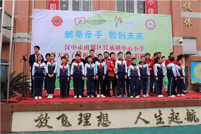 1578907557142151.jpg 与学生合影 (6).jpg