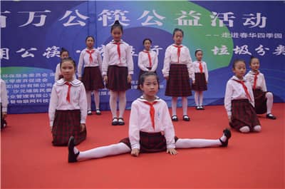 1615949097759078.jpg 行知实验学校学生表演.jpg