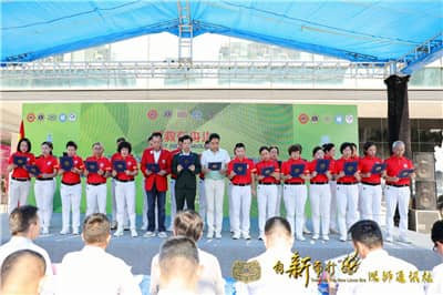 宣读倡议书.jpg