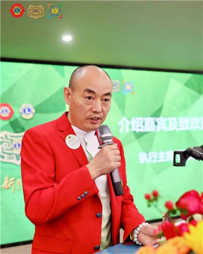 插图5-贾能国介绍嘉宾.jpg