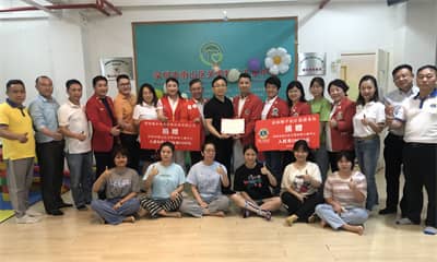 插图1-捐赠大合影.jpg