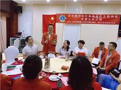 1673945468967671.jpg 插图2-大会主席鸣钟开会.jpg