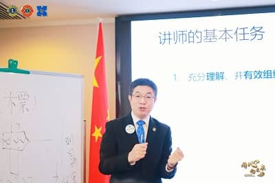黄益群授课照片.jpg