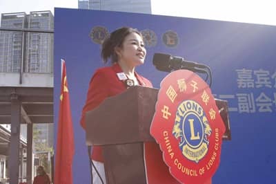 插图3-温瑶丽介绍嘉宾.jpg