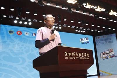插图9-赵辉介绍嘉宾.jpg