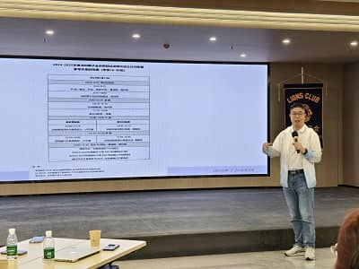 13  黄益群照片.jpg