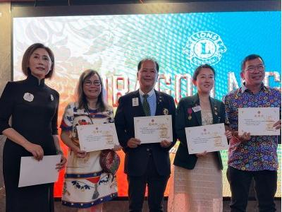 1753147909884732.jpg 龙之宴晚宴,左一为马敏会长 - 副本.jpg