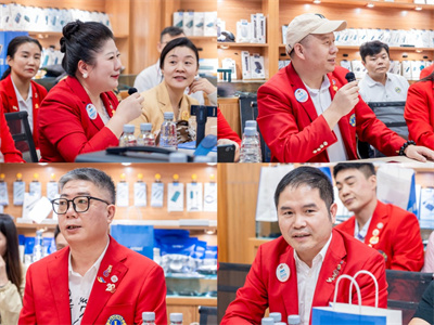 6四位狮友联合主持照片 - 副本.jpg