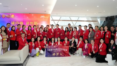 1763541365206950.jpg 2合照(带旗帜).jpg